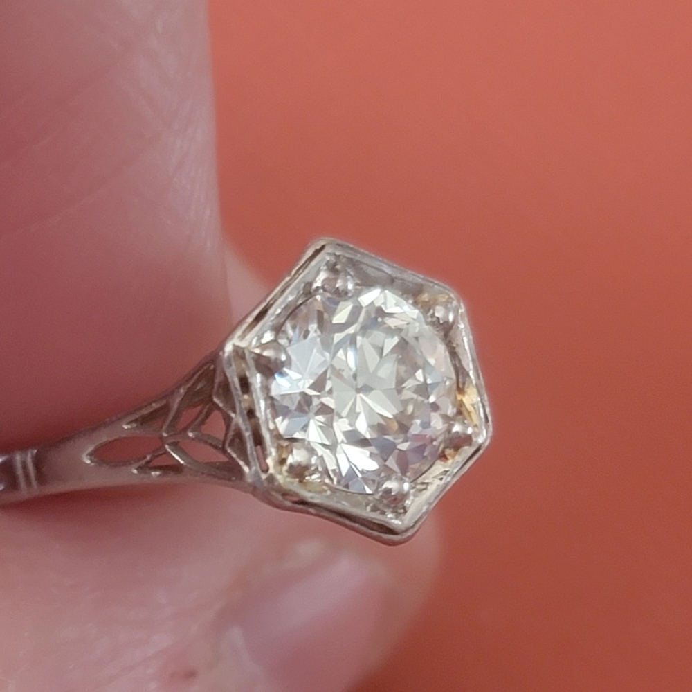 18KT White Gold Antique Diamond Ring